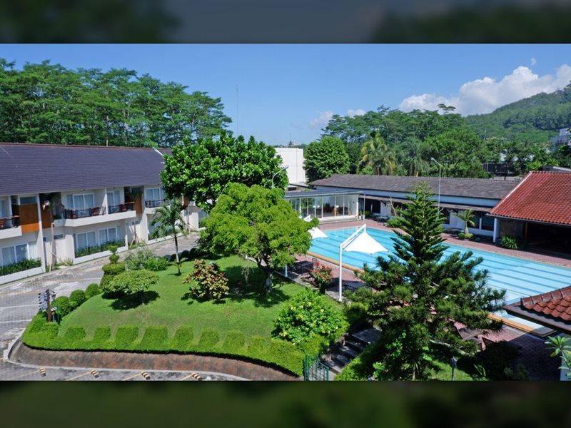 Front One Resort Magelang Zewnętrze zdjęcie