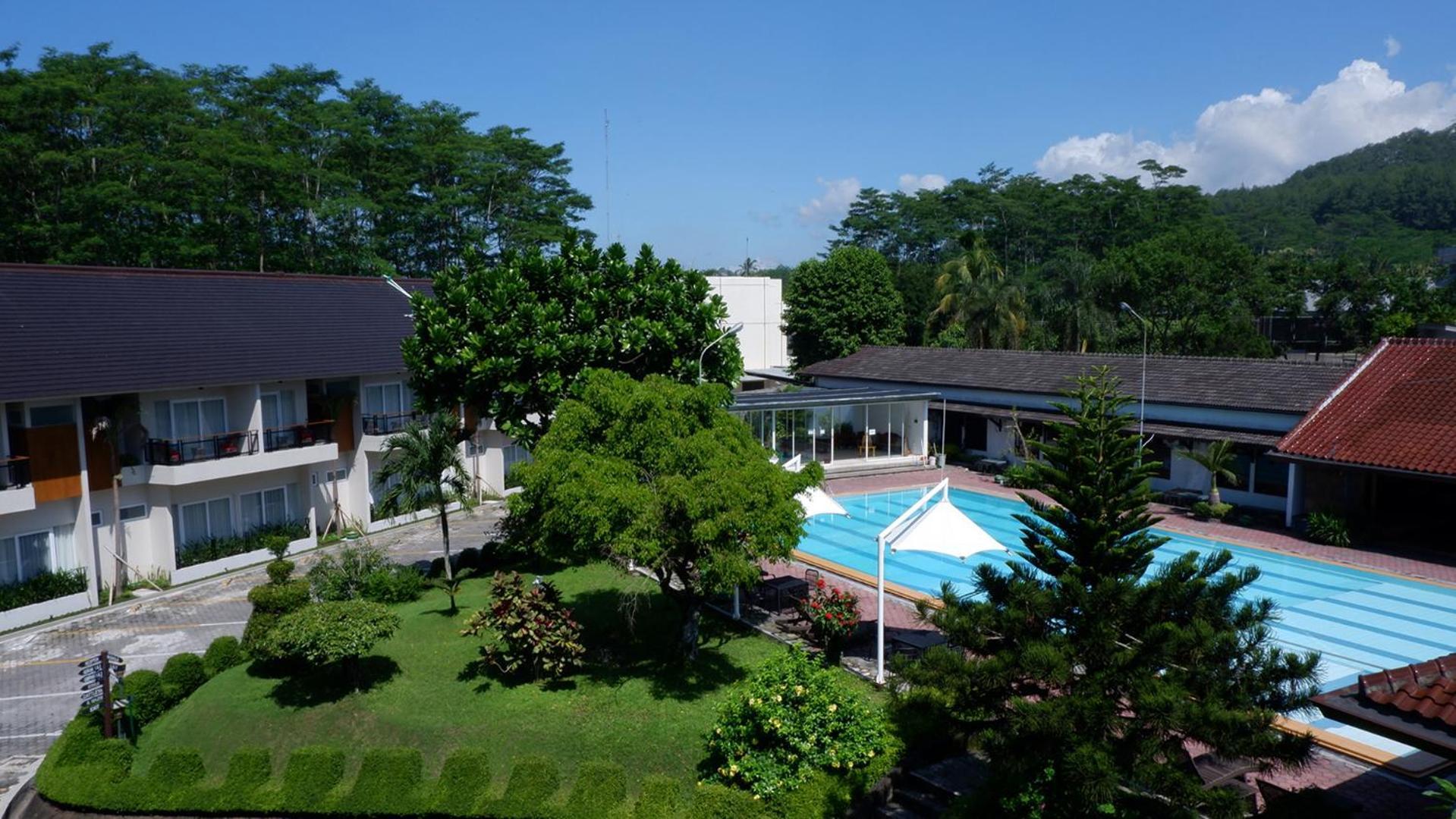 Front One Resort Magelang Zewnętrze zdjęcie