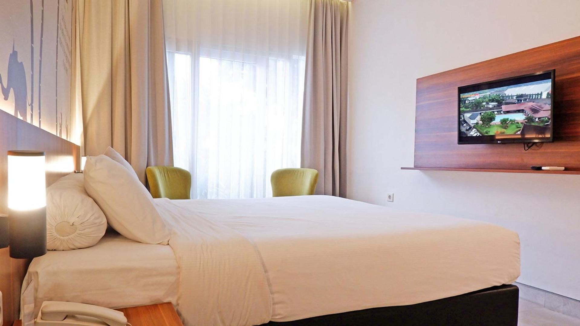 Front One Resort Magelang Zewnętrze zdjęcie
