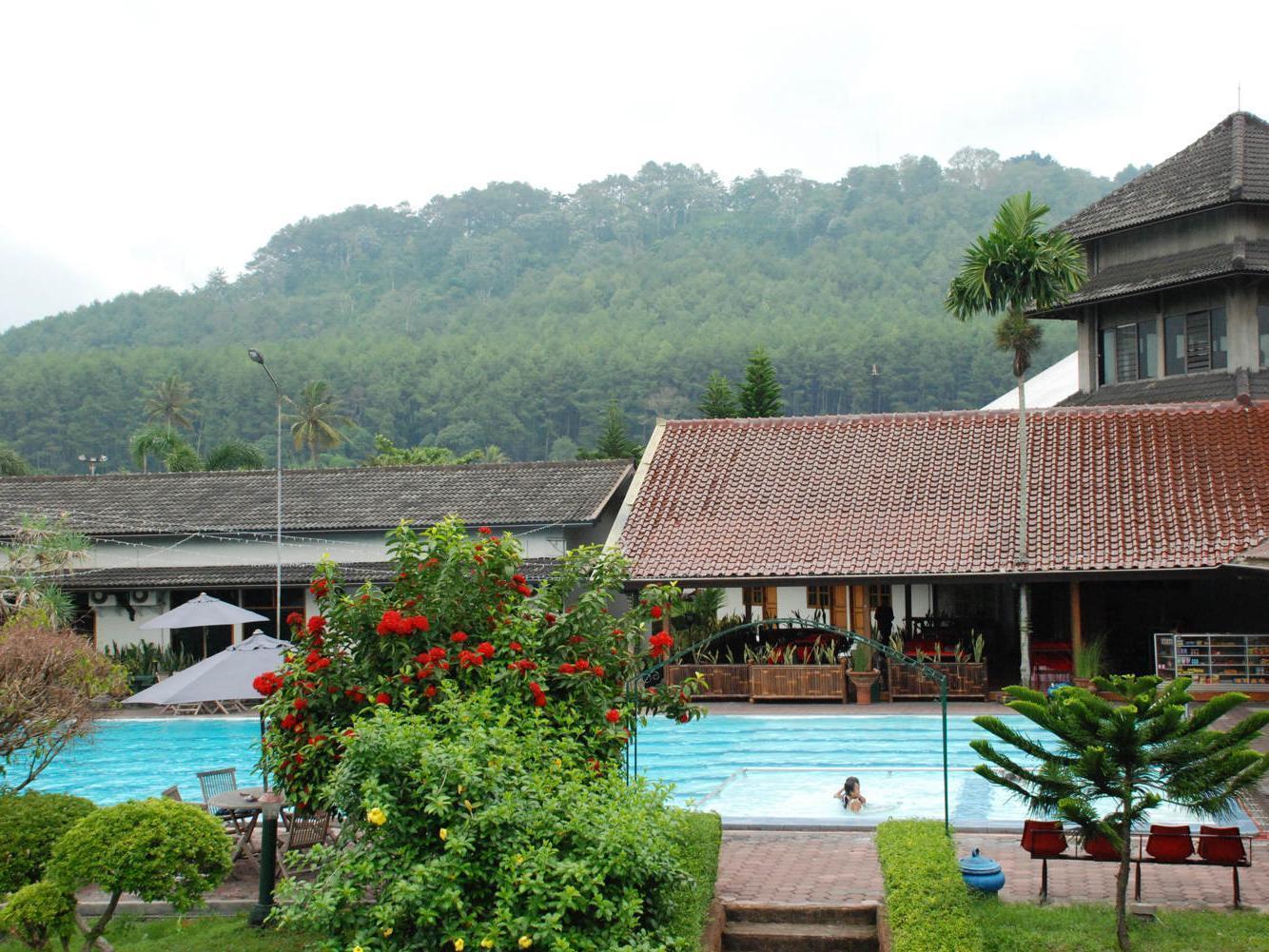 Front One Resort Magelang Zewnętrze zdjęcie